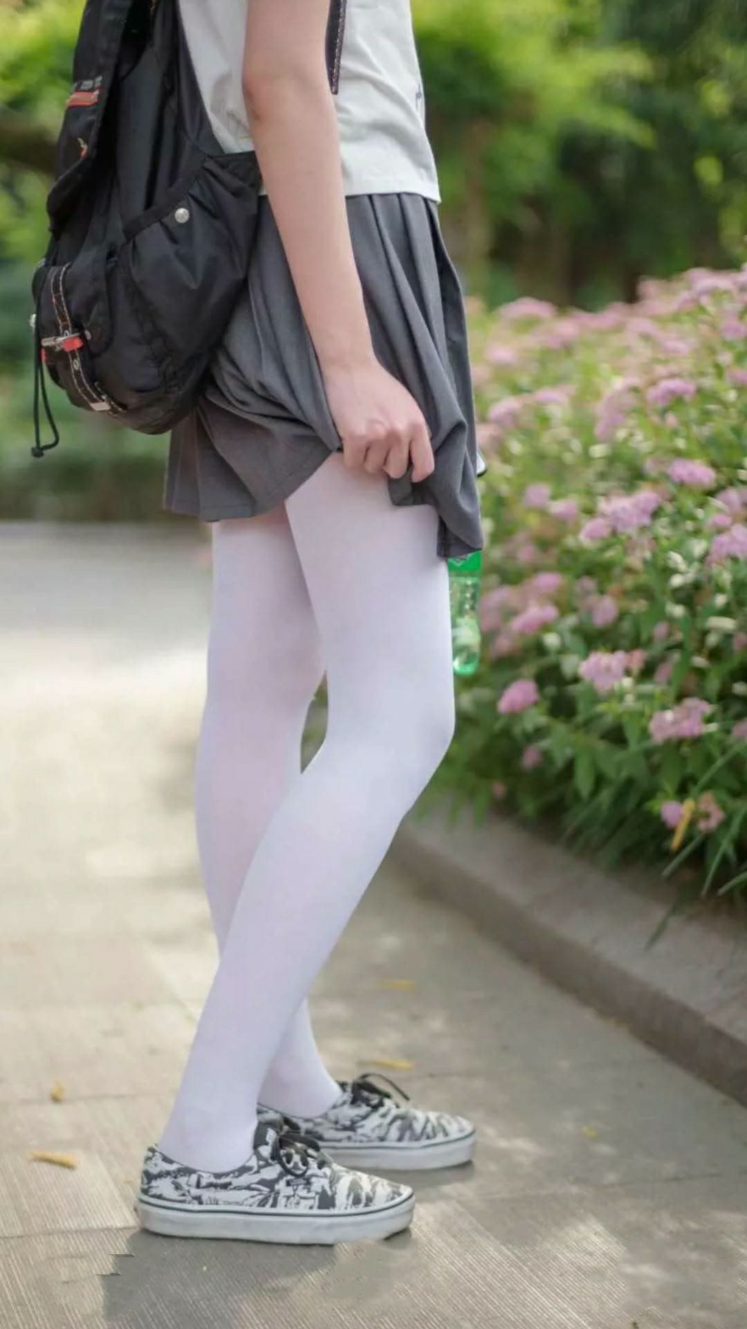 攀登巨岩:登山者的极限挑战,极限攀岩视频