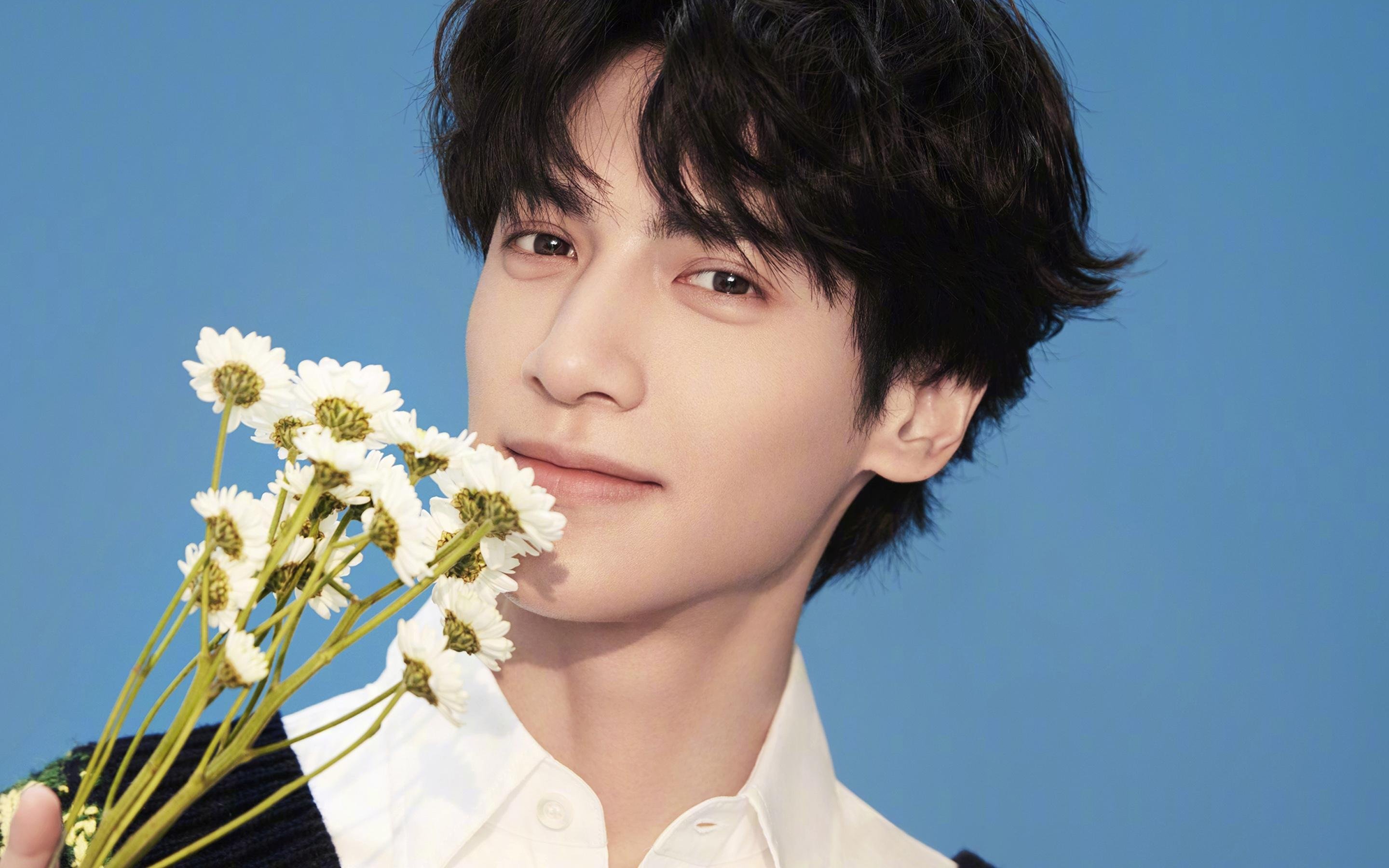 kaiyun开云·官方网站-激烈对抗在场上上演，球员们拼尽全力，激烈的对抗英文