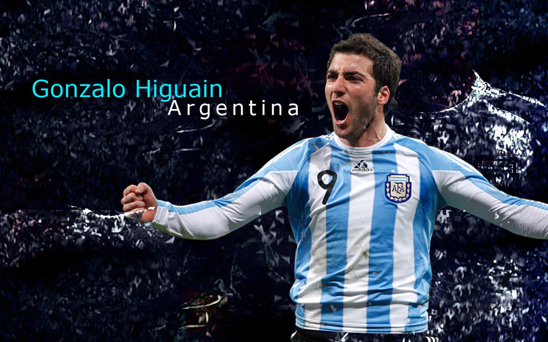 开云体育-足球场上高能对抗，球员技艺精湛，足球身体对抗技巧