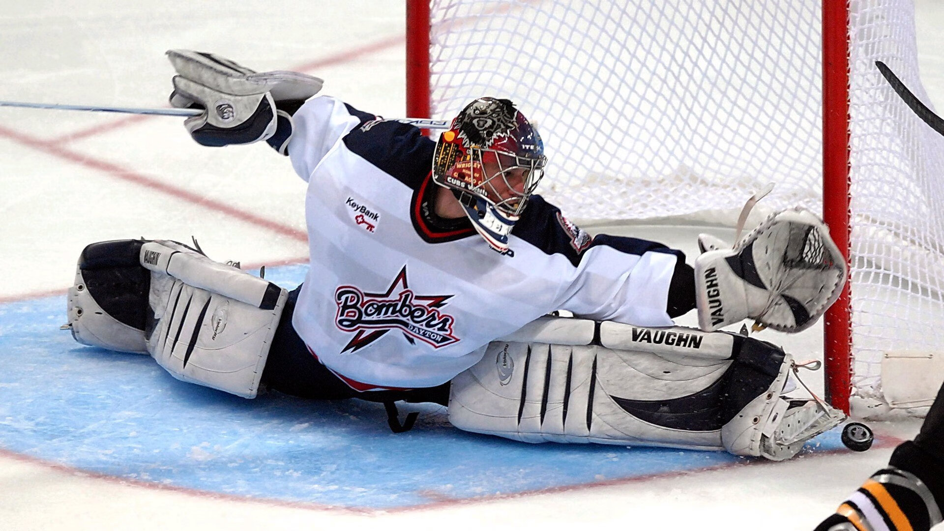 雷霆完封独行侠,季后赛首轮中亚历山大带伤作战,雷霆球员亚历山大